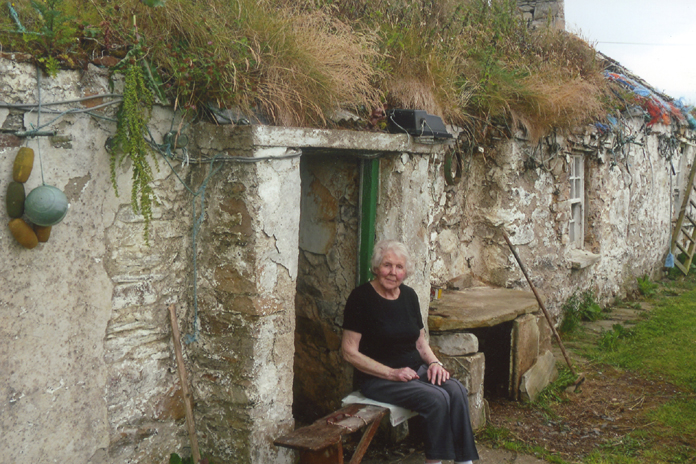 Thatched House, Lenankeel 08 - Frances Page (2014) 02